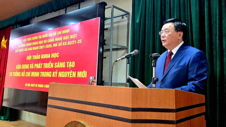 Đồng chí Nguyễn Xuân Thắng, Ủy viên Bộ Chính trị, Giám đốc Học viện Chính trị quốc gia Hồ Chí Minh, Chủ tịch Hội đồng Lý luận Trung ương phát biểu khai mạc hội thảo.