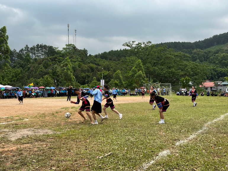 Giao lưu cùng đội bạn đến từ Móng Cái (Quảng Ninh). Giao lưu cùng đội bạn đến từ Móng Cái (Quảng Ninh).