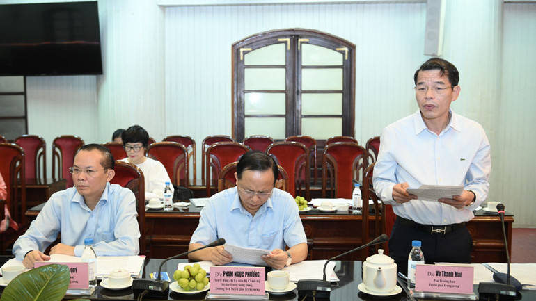 Đồng chí Vũ Thanh Mai thông báo dự thảo kết quả kiểm tra. (Ảnh: Thế Đại)