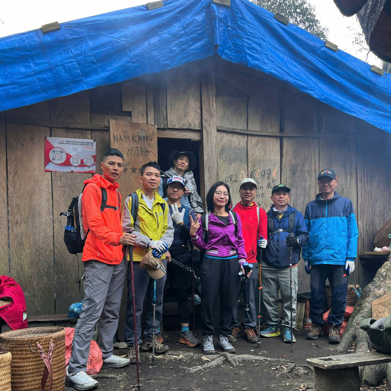 Lán giữa rừng. Và bữa tối.