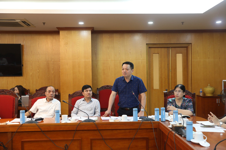 Đại biểu tham luận tại Hội nghị.