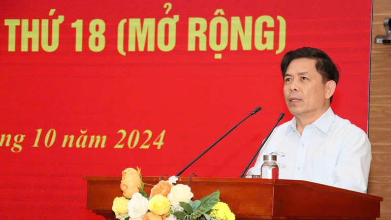 Bí thư Đảng ủy Khối Nguyễn Văn Thể phát biểu kết luận hội nghị.