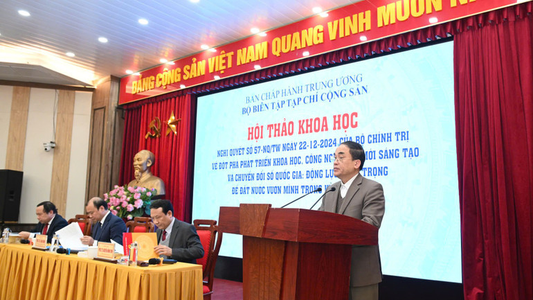 Phó Giáo sư, Tiến sĩ Vũ Văn Phúc: cần có cách tiếp cận mở, vận dụng sáng tạo, cho phép thí điểm đối với những vấn đề thực tiễn mới đặt ra. (Ảnh: Thế Đại)