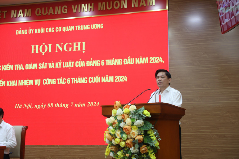 Bí thư Đảng ủy Khối Nguyễn Văn Thể phát biểu ý kiến chỉ đạo. Bí thư Đảng ủy Khối Nguyễn Văn Thể phát biểu ý kiến chỉ đạo.