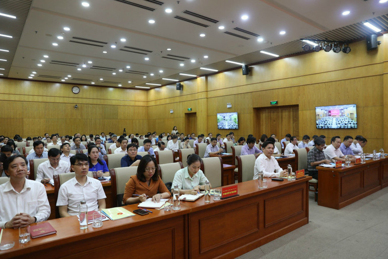 Các đại biểu dự hội nghị. Các đại biểu dự hội nghị.