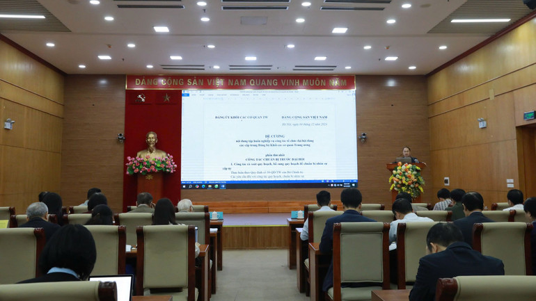 Quang cảnh hội nghị tập huấn nghiệp vụ công tác tổ chức Đại hội.