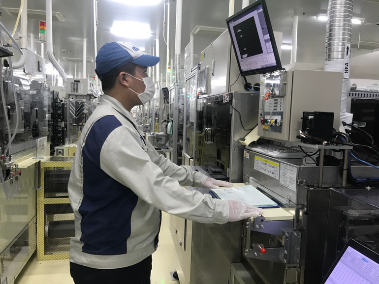 Hoạt động sản xuất tại Công ty TNHH Mektec Manufacturing Việt Nam, khu công nghiệp Thăng Long II, tỉnh Hưng Yên.