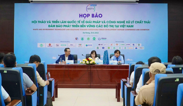 Quang cảnh họp báo sáng 19/8.