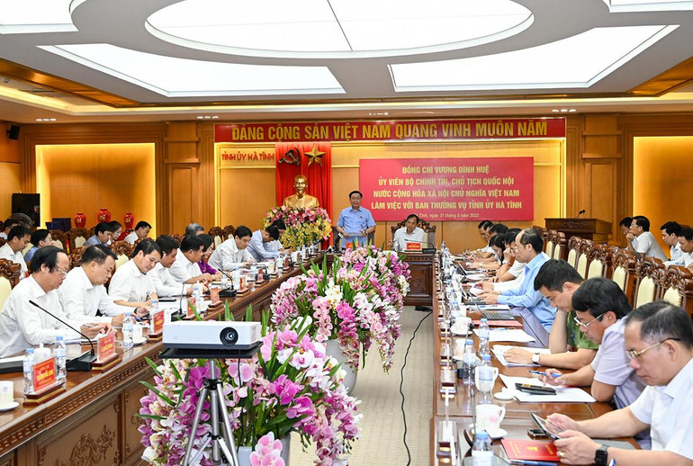 Quang cảnh buổi làm việc.