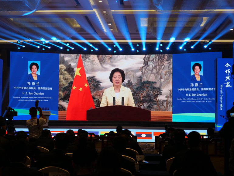 Phó Thủ tướng Trung Quốc Tôn Xuân Lan phát biểu khai mạc. (Ảnh: VI SA)