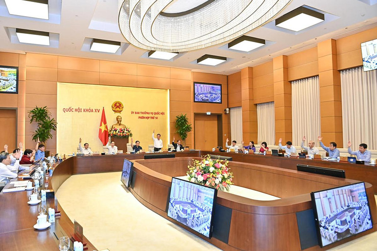 Ủy ban Thường vụ Quốc hội biểu quyết thông qua Nghị quyết thành lập thị xã Chơn Thành và thành lập các phường thuộc thị xã Chơn Thành, tỉnh Bình Phước.