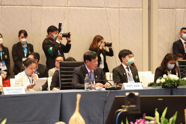 Đoàn Việt Nam tham dự hội nghị.