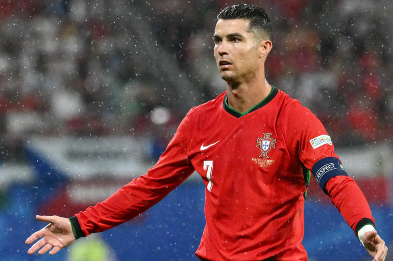 Ronaldo cùng Bồ Đào Nha tranh chức vô địch trong EURO cuối cùng của anh. (Ảnh: Goal) Ronaldo cùng Bồ Đào Nha tranh chức vô địch trong EURO cuối cùng của anh. (Ảnh: Goal)