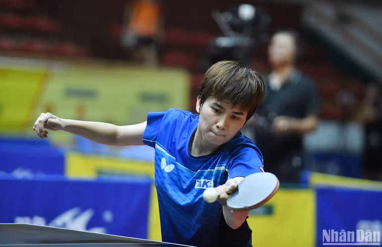 Nguyễn Khoa Diệu Khánh thi đấu đầy bản lĩnh.