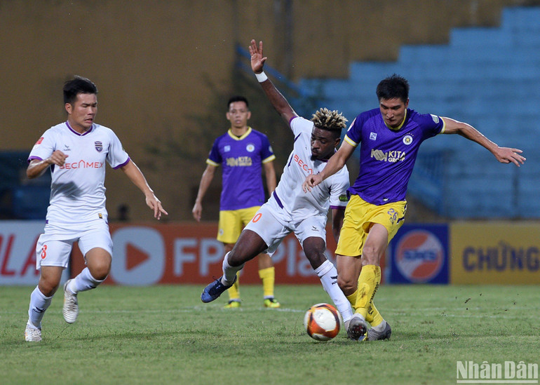 Màn rượt đuổi tỷ số hấp dẫn được hai đội tạo ra.