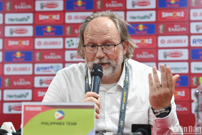 Huấn luyện viên Tom Saintfiet của đội tuyển Philippines.