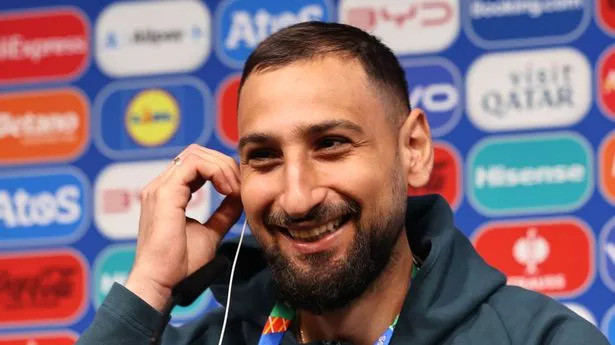 Donnarumma thể hiện sự tự tin dù trải qua năm thi đấu không mấy thành công trong màu áo PSG. Donnarumma thể hiện sự tự tin dù trải qua năm thi đấu không mấy thành công trong màu áo PSG.