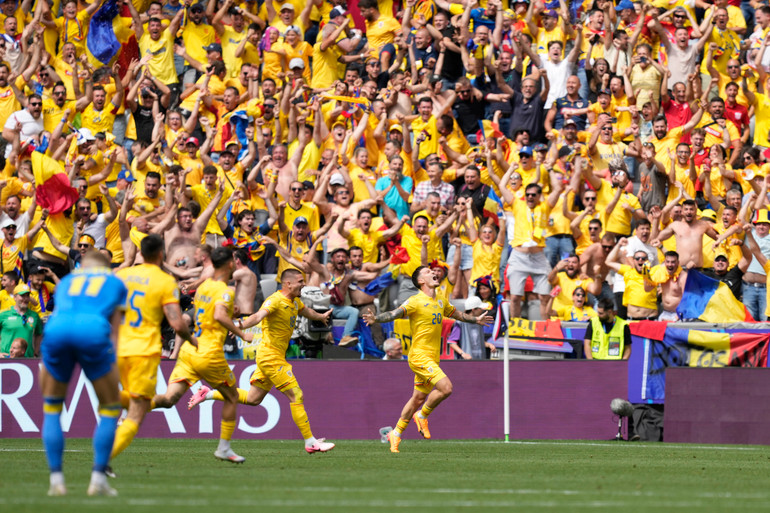 Stanciu làm bùng nổ cầu trường Allianz Arena. (Ảnh: Gettys)