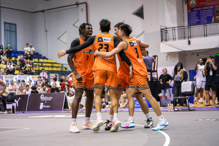 Kuala Lumpur.EXE ăn mừng chiến thắng bùng nổ.