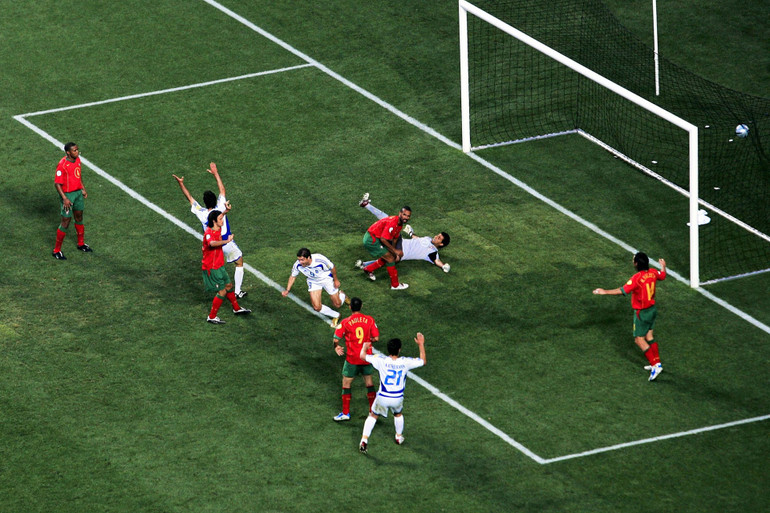 [EURO Quiz] Cầu thủ nào đã ghi nhiều bàn thắng nhất trong một kỳ EURO? ảnh 5