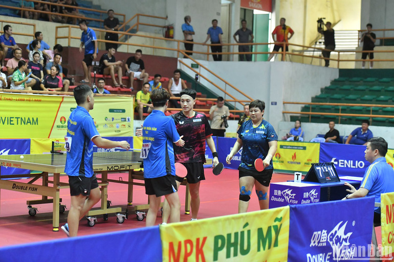 Chúc mừng chiến thắng của Nguyễn Anh Tú-Mai Hoàng Mỹ Trang.