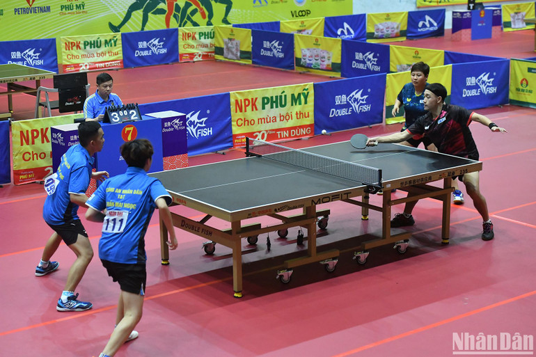 Cặp đấu diễn ra hấp dẫn trong từng pha bóng.