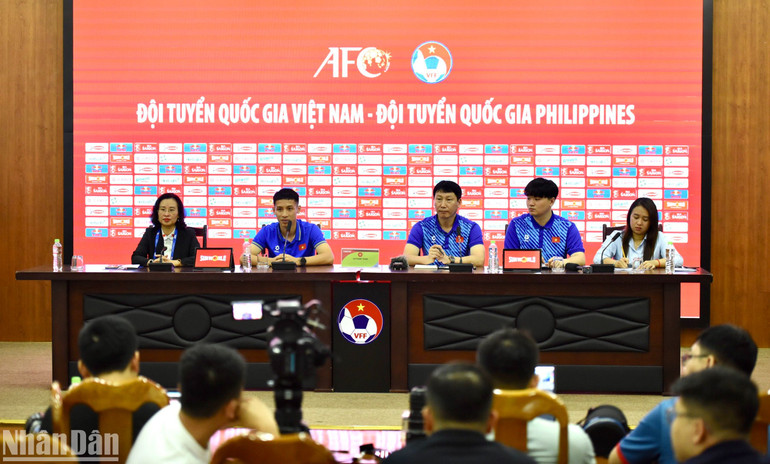 Quang cảnh buổi họp báo.