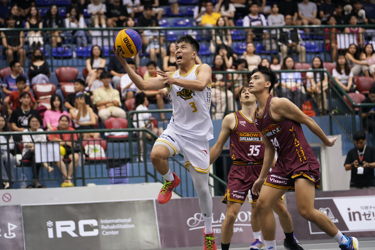 Hoàng Tú liên tục tỏa sáng giúp Next Level Basketball.EXE tiến vào bán kết. Hoàng Tú liên tục tỏa sáng giúp Next Level Basketball.EXE tiến vào bán kết.