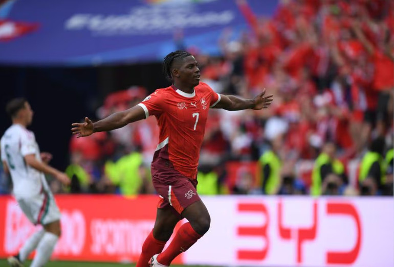 Tiền đạo được kỳ vọng của Thụy Sĩ vào sân thay người và tạo nên điểm nhấn. (Ảnh: UEFA) Tiền đạo được kỳ vọng của Thụy Sĩ vào sân thay người và tạo nên điểm nhấn. (Ảnh: UEFA)