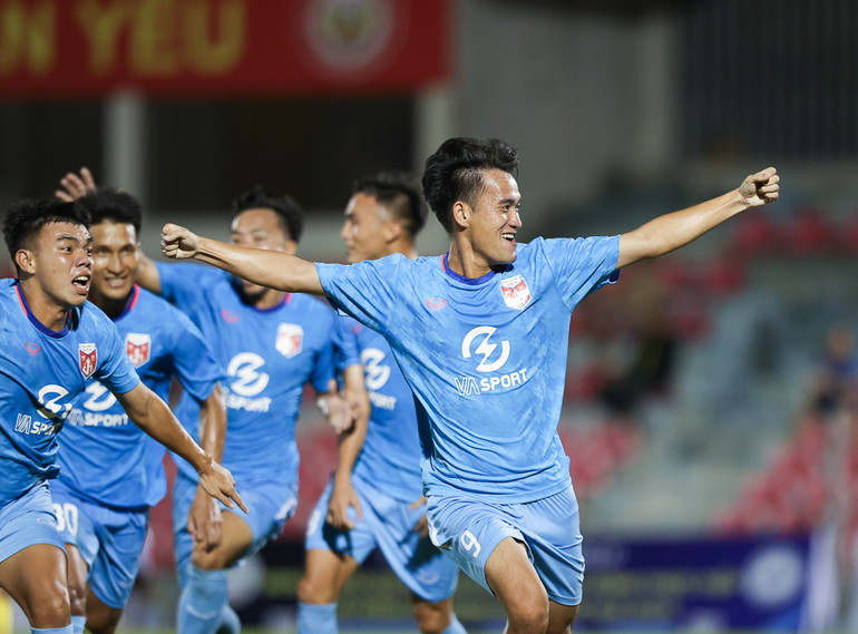 Định Hướng Phú Nhuận giành quyền lên chơi hạng nhất.