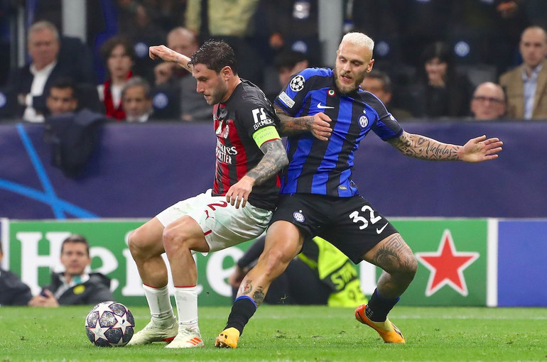 Dimarco (áo xanh) là cái tên đáng tin cậy ở vị trí hậu vệ cánh trái. Dimarco (áo xanh) là cái tên đáng tin cậy ở vị trí hậu vệ cánh trái.