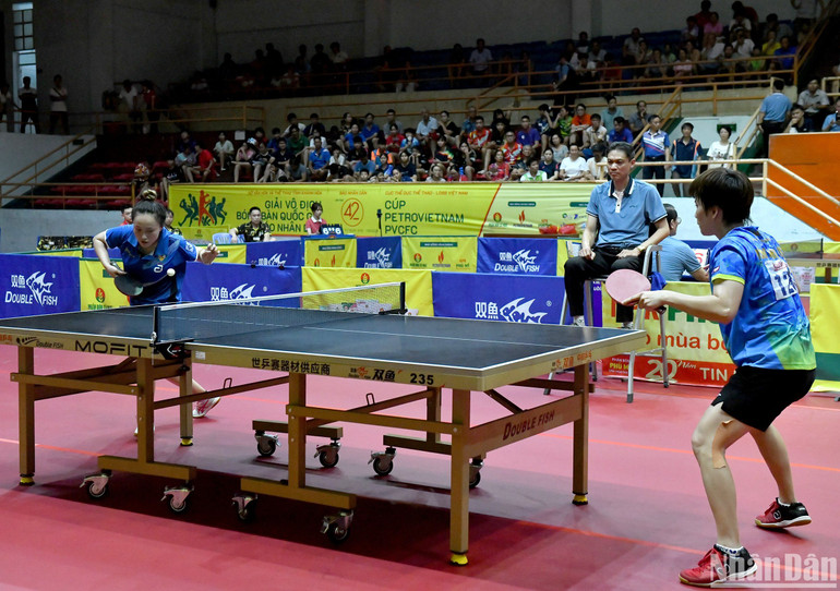 Nguyễn Khoa Diệu Khánh đối đầu Nguyễn Thị Phương Linh.