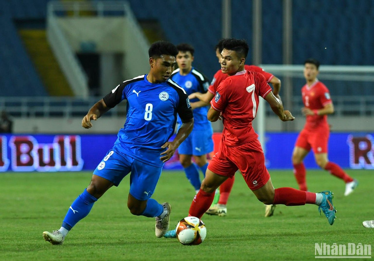 Đội tuyển Việt Nam tấn công áp đảo trước đội tuyển Philippines chơi phòng ngự phản công.