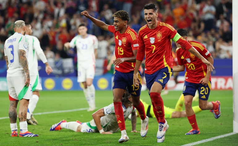 Đội tuyển Tây Ban Nha chiến thắng 1-0 trong vòng bảng trước đương kim vô địch EURO Italia. (Ảnh: UEFA) Đội tuyển Tây Ban Nha chiến thắng 1-0 trong vòng bảng trước đương kim vô địch EURO Italia. (Ảnh: UEFA)