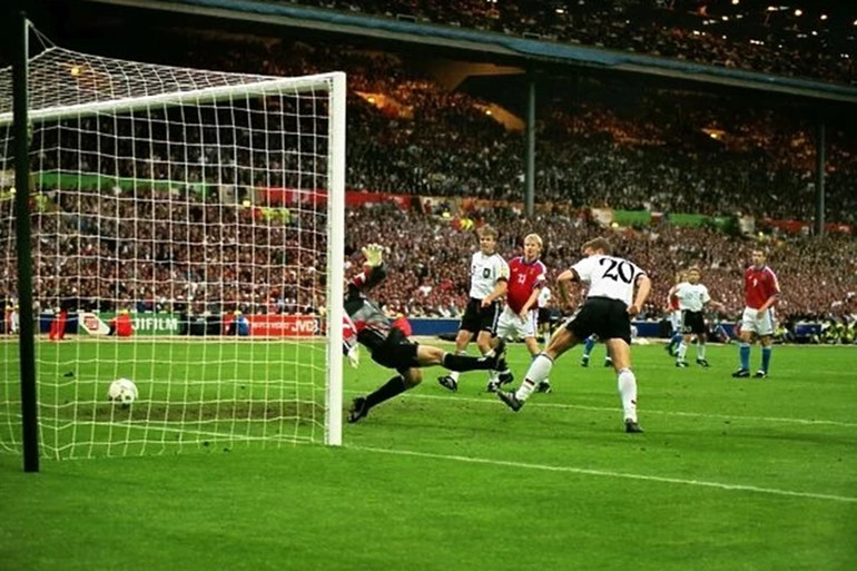 [EURO Quiz] Đội tuyển nào đã giành chức vô địch EURO nhiều nhất tính đến năm 2024? ảnh 7