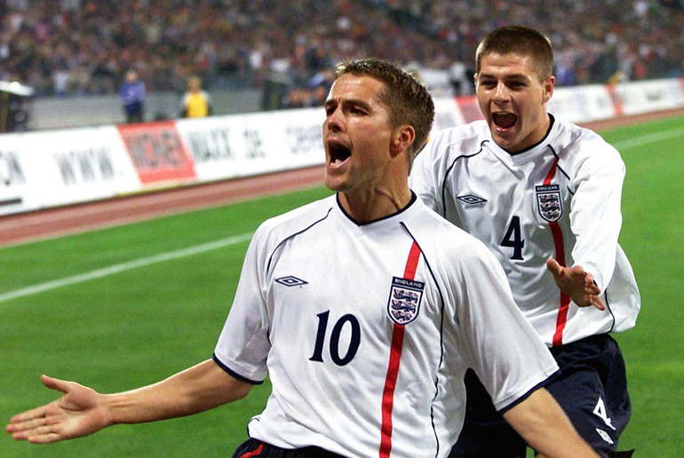 Michael Owen ghi bàn tại cho đội tuyển Anh. (Ảnh: Gettys)