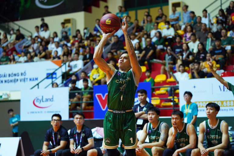 Huỳnh Thanh Tâm ném ba điểm. (Ảnh: VBA)