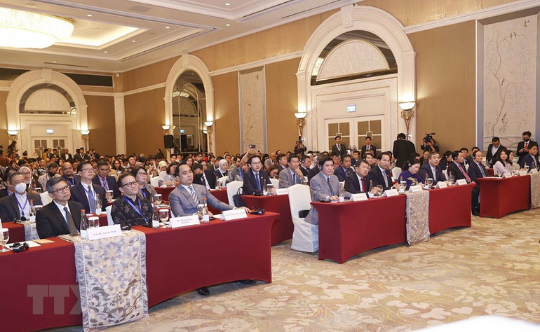 Đại biểu dự diễn đàn.