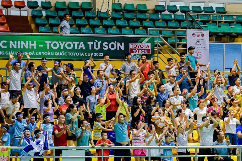Người hâm mộ có mặt tại Nhà thi đấu đa năng tỉnh Bắc Ninh. (Ảnh: BTC)