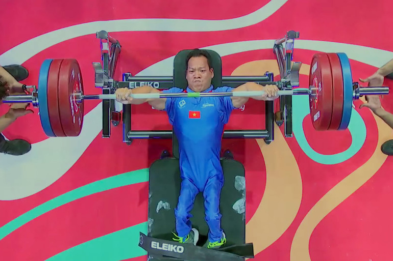 Lê Văn Công nỗ lực thực hiện bài thi. (Ảnh: IPC)