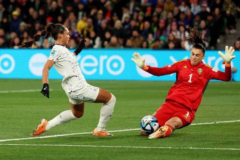 Thủ môn Musovic thi đấu xuất sắc trong khung thành đội tuyển nữ Thụy Điển. (Ảnh: Reuters)