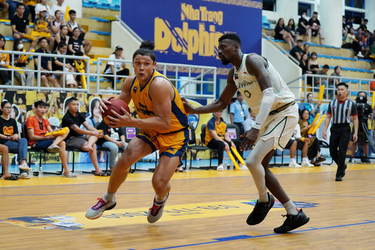 Dominique Tham tấn công vị trí của Joshua Keyes. (Ảnh: VBA)