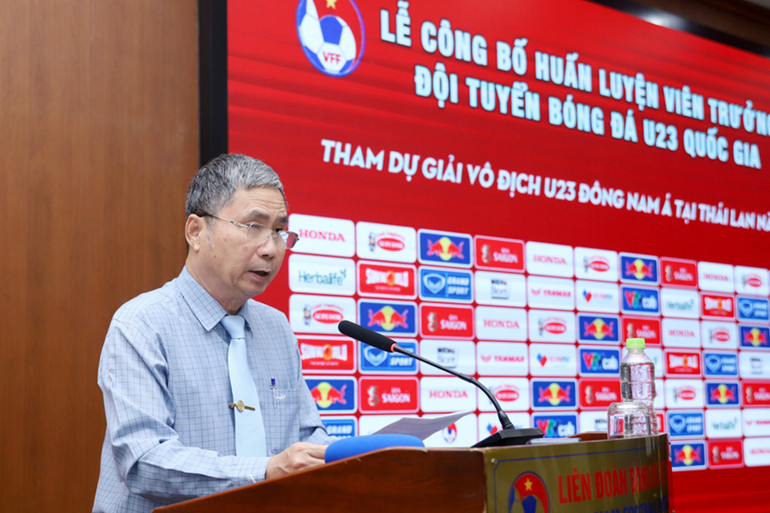 Tổng Thư ký VFF Dương Nghiệp Khôi phát biểu tại buổi lễ. (Ảnh: VFF) Tổng Thư ký VFF Dương Nghiệp Khôi phát biểu tại buổi lễ. (Ảnh: VFF)