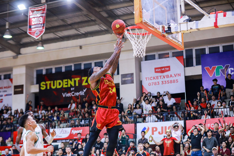 Kentrell Barkley ghi điểm phản công nhanh. (Ảnh: VBA)