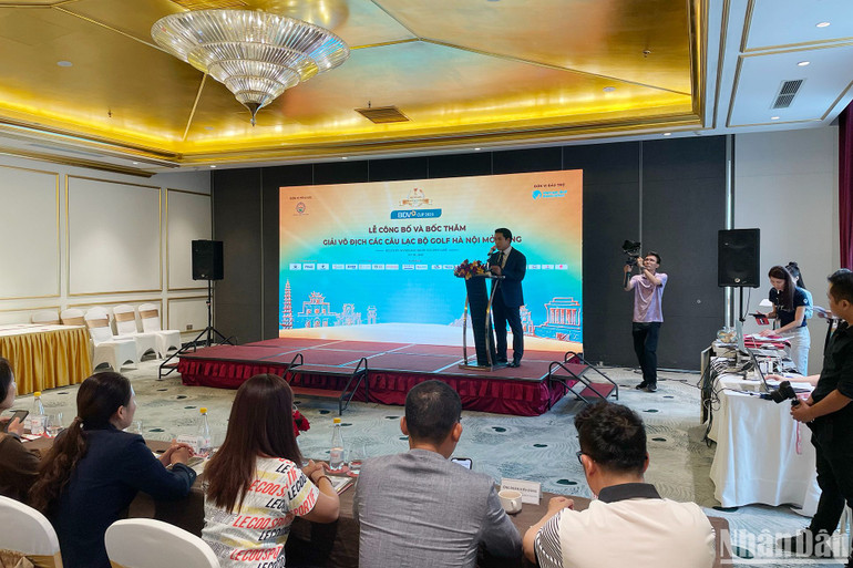 Ông Nguyễn Tô Ninh - Chủ tịch HNGA, Trưởng Ban tổ chức giải phát biểu tại buổi lễ.