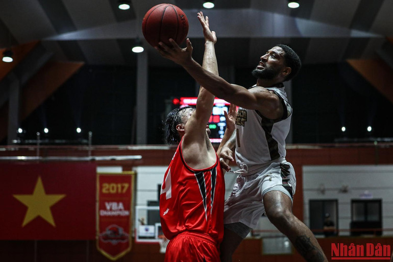 Chỉ trong hai phút cuối, Saigon Heat thực hiện chiến thuật bắt người toàn sân khiến Thang Long Warriors vỡ trận