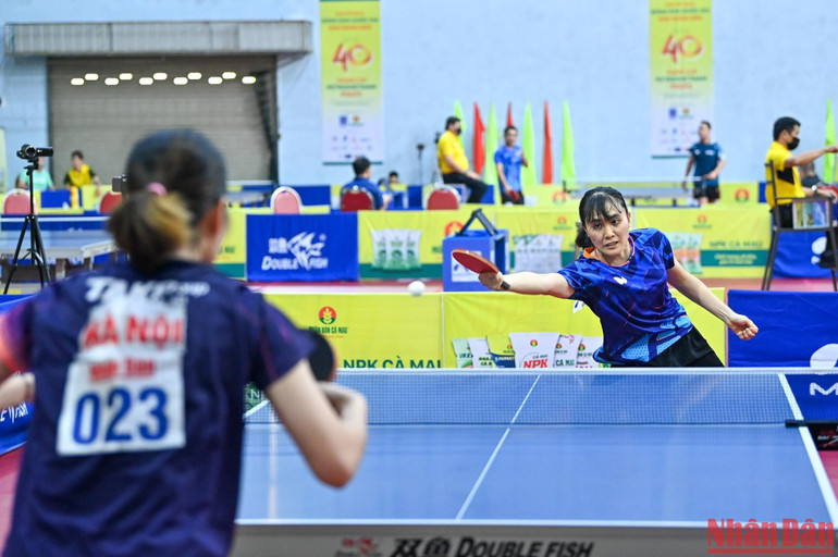 Tay vợt Nguyễn Thị Việt Linh giành thắng lợi 4-1 trước Nguyễn Thị Nga tại vòng tứ kết.