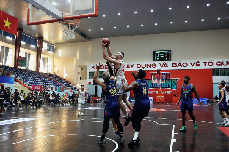 Hai đội nhập cuộc với sự thay đổi chiến thuật. (Ảnh: VBA)