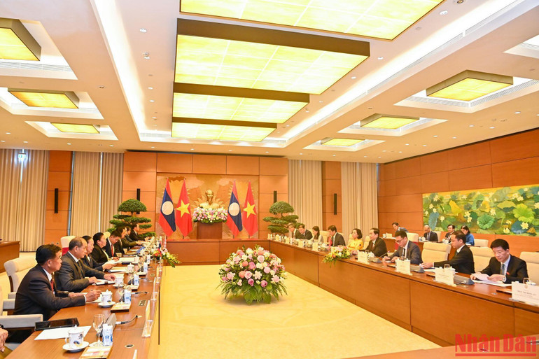 Buổi hội đàm giữa Phó Chủ tịch Thường trực Quốc hội Trần Thanh Mẫn và Phó Chủ tịch Quốc hội Lào Sounthon Xayachak. (Ảnh: DUY LINH) Buổi hội đàm giữa Phó Chủ tịch Thường trực Quốc hội Trần Thanh Mẫn và Phó Chủ tịch Quốc hội Lào Sounthon Xayachak. (Ảnh: DUY LINH)