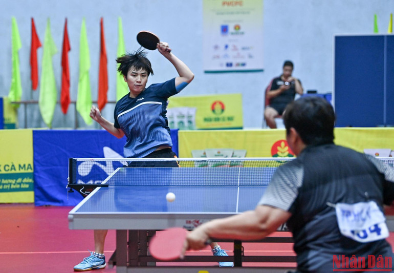 Trận chung kết diễn ra với lợi thế nghiêng hẳn về phía tay vợt trẻ Nguyễn Khoa Diệu Khánh.